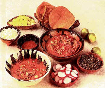 pozole y salsas mexicanas, comida internacional